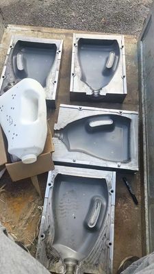 Moule à souffler à plusieurs cavités, moule à souffler pour bouteille d' eau minérale avec seau d' empilement