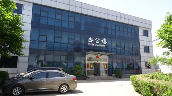 Parties de moules sur mesure en polycarbonate pour les pièces automobiles en plastique Matériau de moule en acier Service de moulage par injection sur mesure
