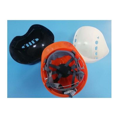 Moule de véhicule pour la production de produits en plastique au chlorure de polyvinyle tels que des casques
