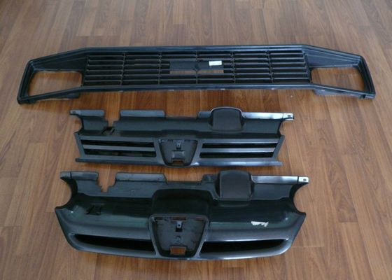 Imprimante professionnelle de moulage par injection Parties en plastique pour lampe à grille à contre-courant automatique Centre de contrôle à distance Moulissage de porte de voiture
