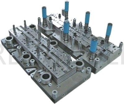 Moule d'injection plastique personnalisé avec une durée de vie de 250 000 à 300 000 tirs et un service complet