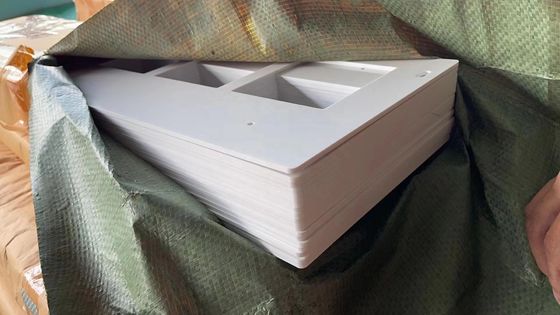 Service de découpe personnalisée de plaques en plastique certifié ISO9001 pour de multiples options de matériaux et formes personnalisées