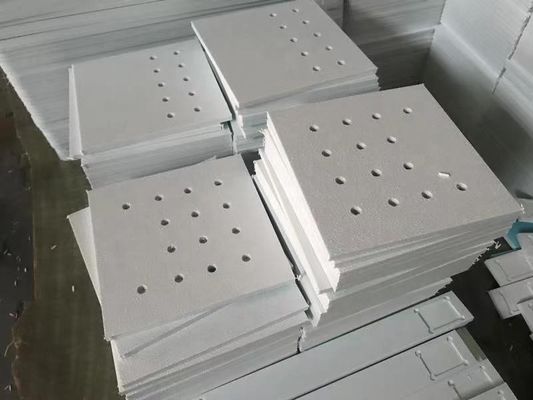 Service de découpe pour le traitement des plaques/feuilles en plastique ABS/acrylique/PP/PET/HDPE afin de répondre aux exigences du client