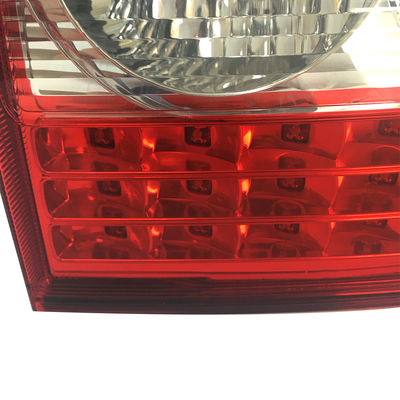 Pièces en plastique pour phares de voiture de surface personnalisées avec une dimension stable et une bonne résistance aux intempéries