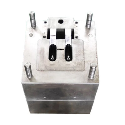 Rongde Mould personnalisé PP accessoires automobiles fournisseur de moules à injection en plastique 33 ans d'expérience riche fabricant de moules à injection